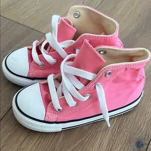 Toddler girl size 9 pink Converse high top.